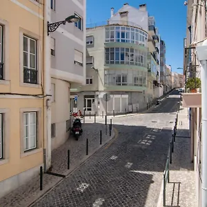 https://charming-peaceful-family-flat.hotels-lisbon-portugal.com